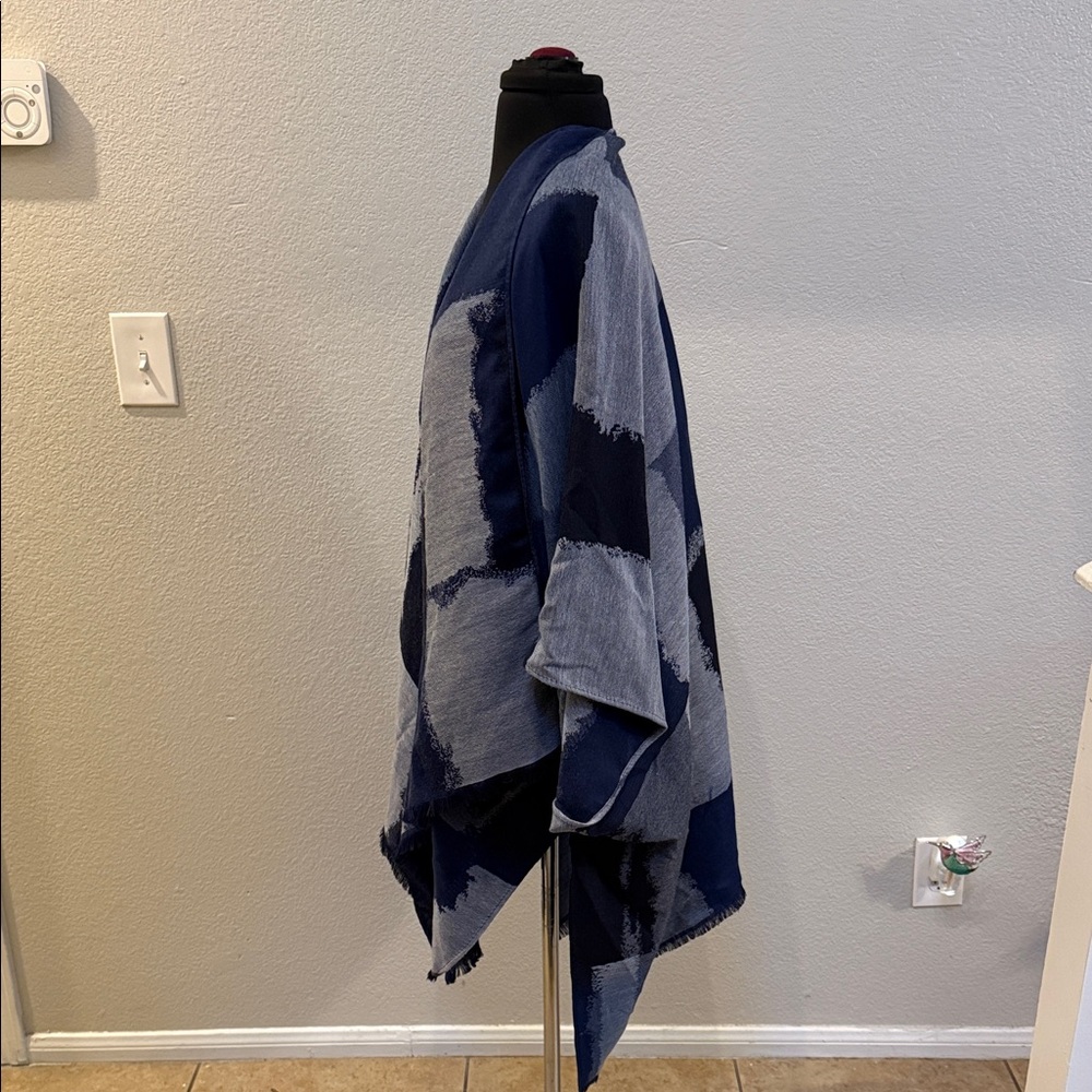 Draped Navy Patterned Open-Front Cape - Picture 4 of 7